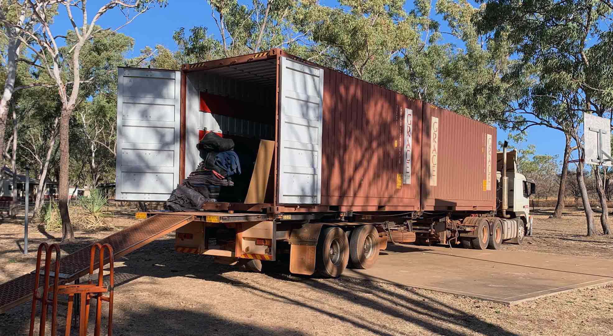 Removal semi-trailer